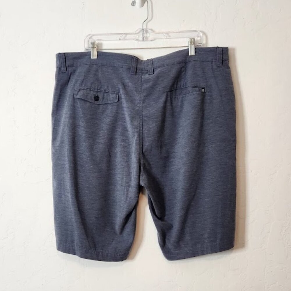 Travis Mathew Men's Shorts Size 42 - Picture 3 of 4